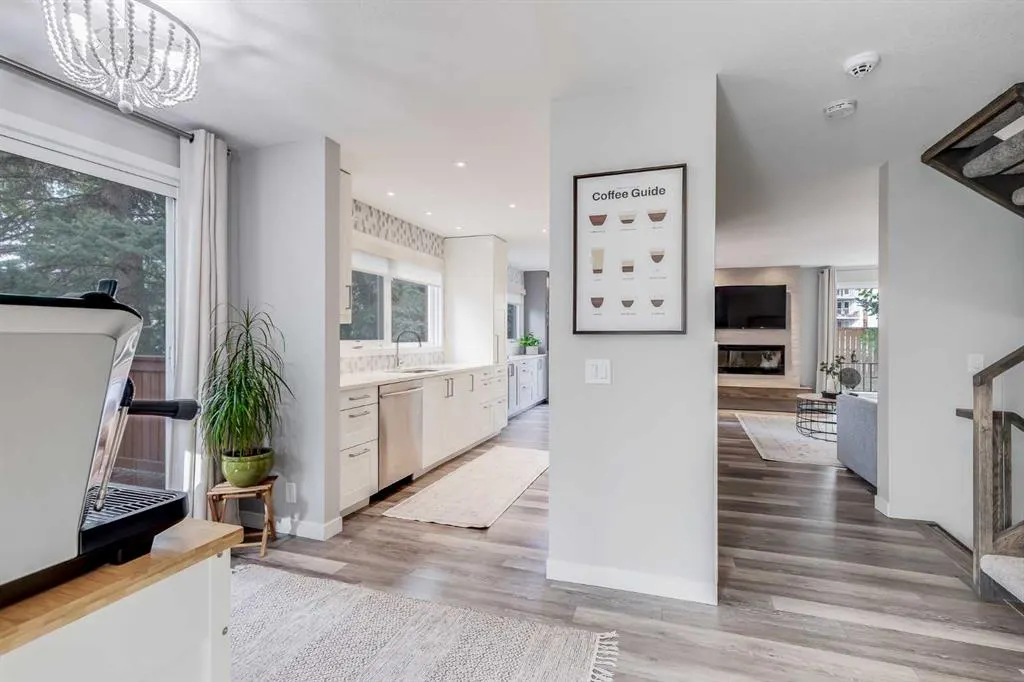 24 Coachway Green SW