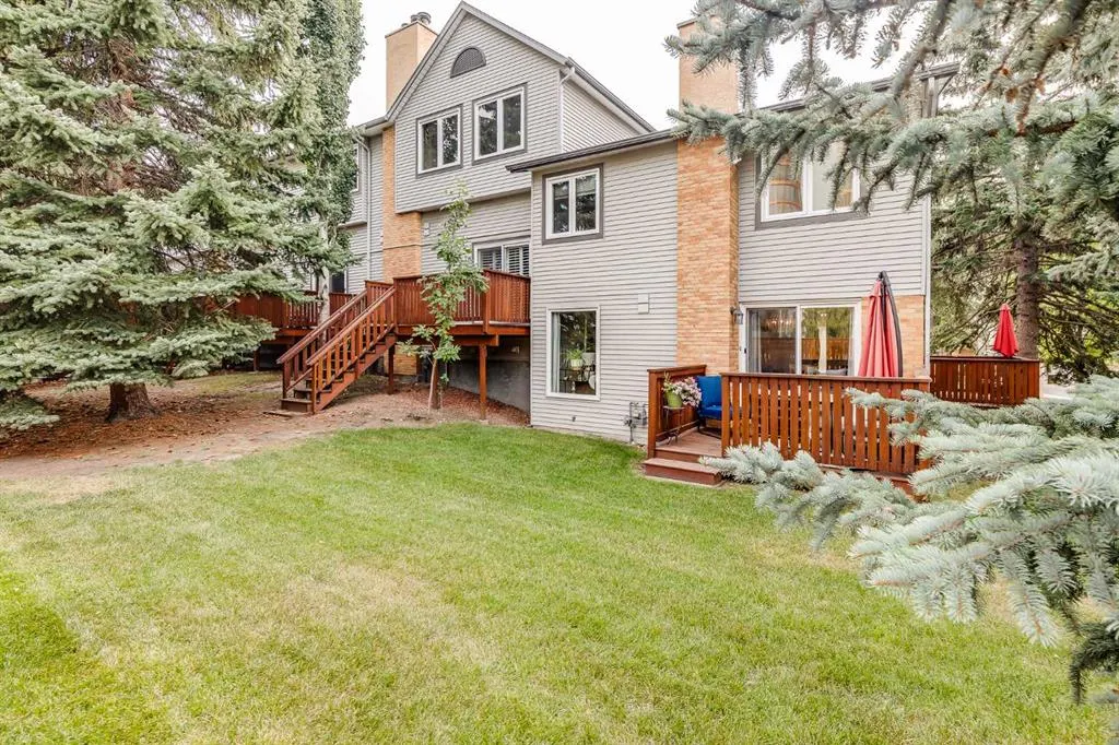 24 Coachway Green SW