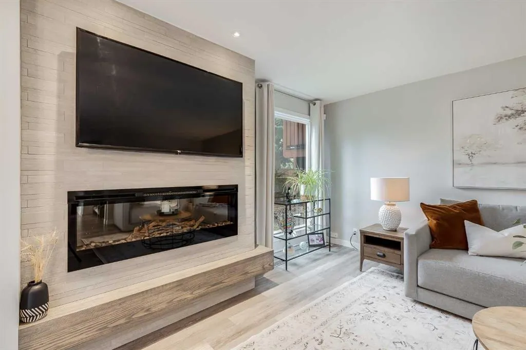 24 Coachway Green SW