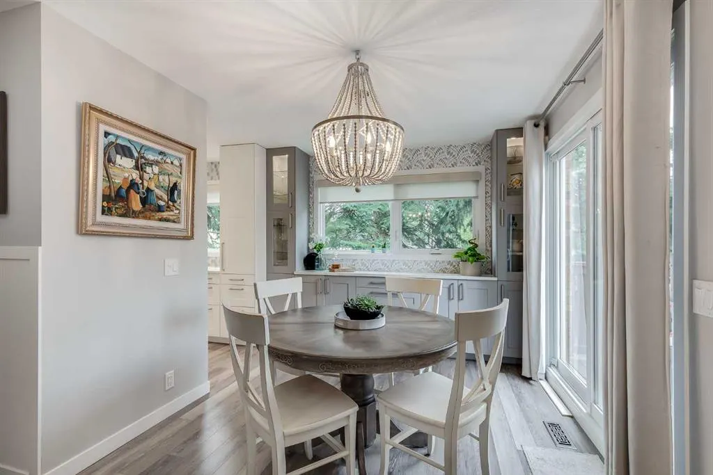 24 Coachway Green SW