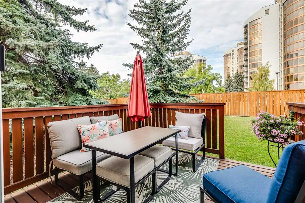 24 Coachway Green SW