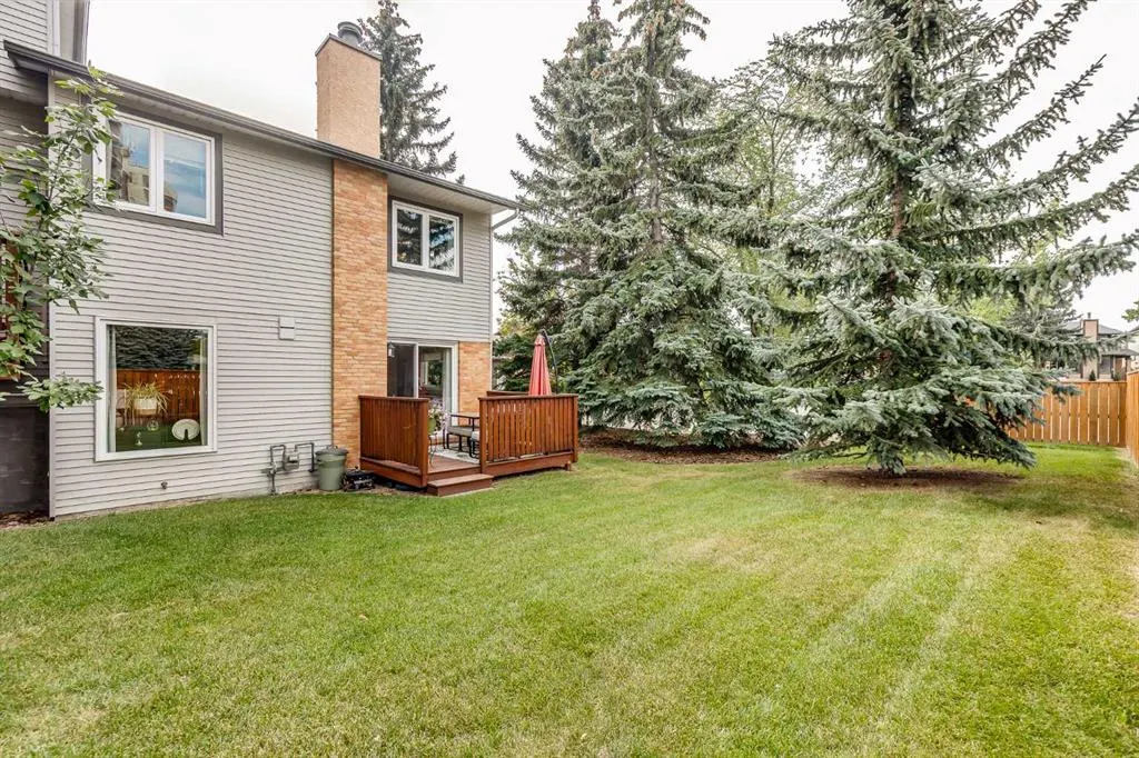 24 Coachway Green SW