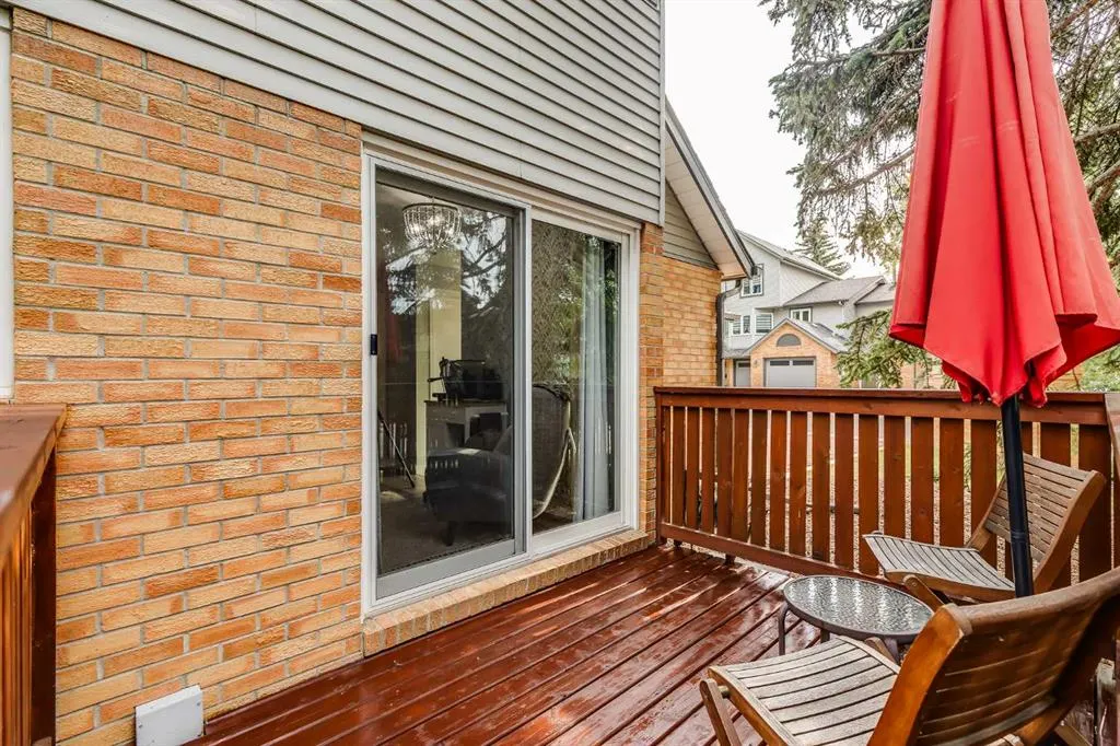 24 Coachway Green SW