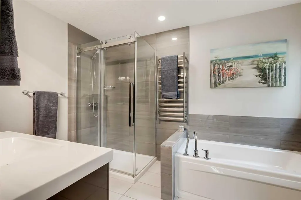 24 Coachway Green SW