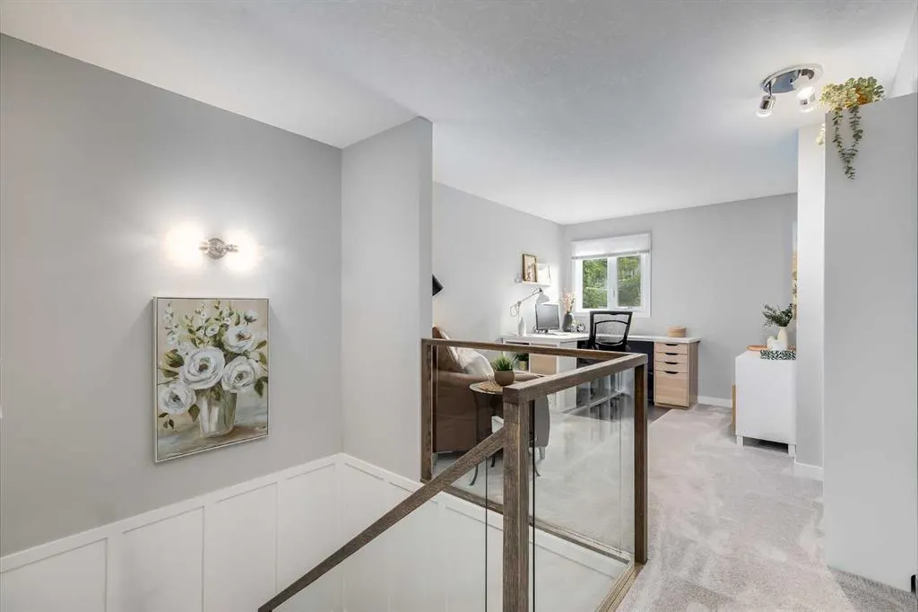 24 Coachway Green SW