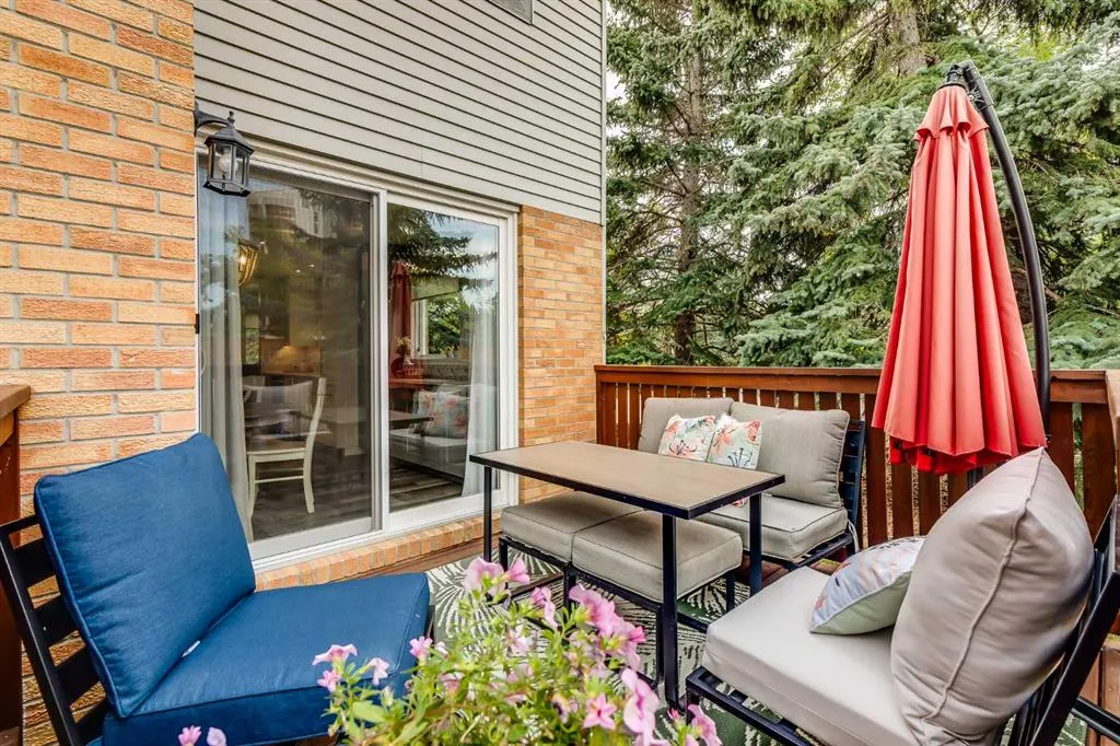 24 Coachway Green SW