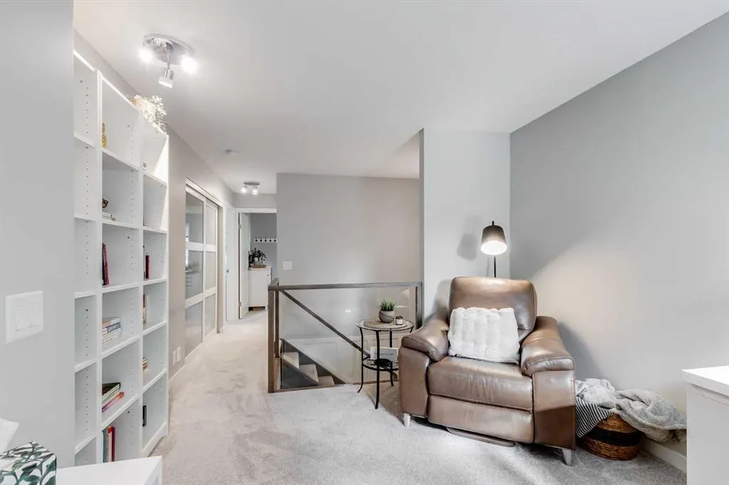 24 Coachway Green SW