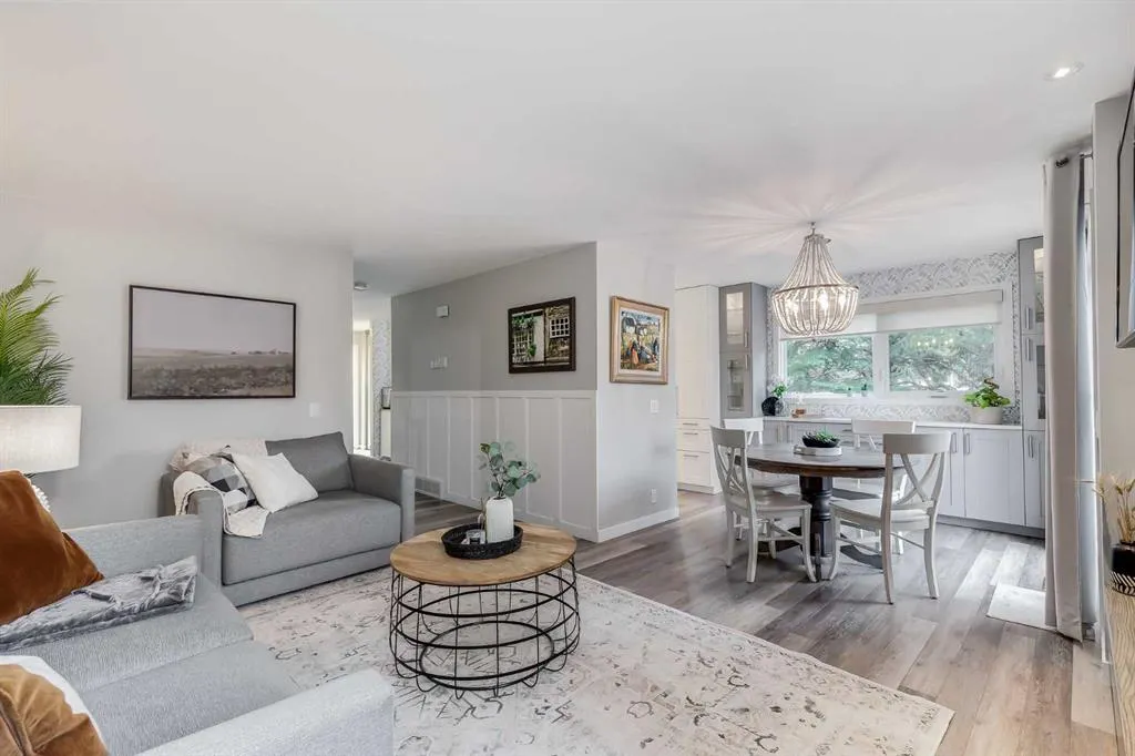 24 Coachway Green SW