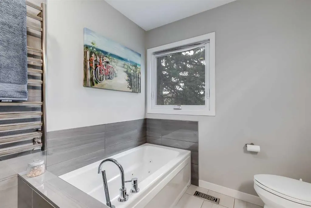 24 Coachway Green SW