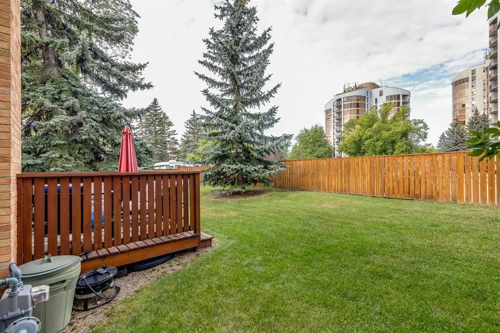 24 Coachway Green SW