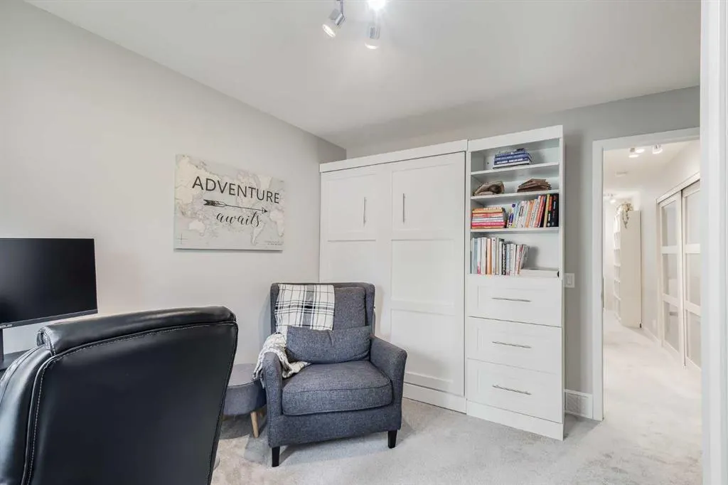 24 Coachway Green SW