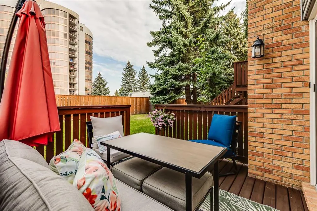 24 Coachway Green SW