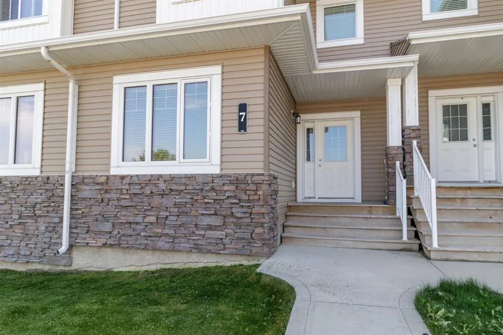 7 Crestview Boulevard