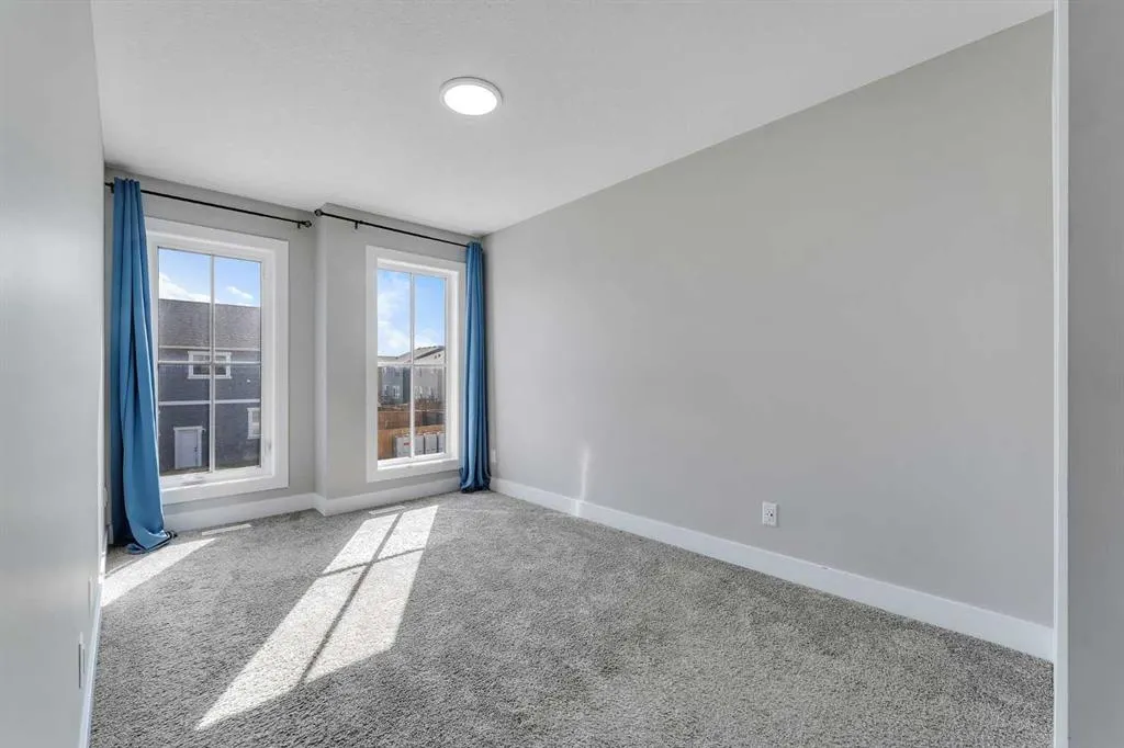 1209 Chinook Gate Bay SW