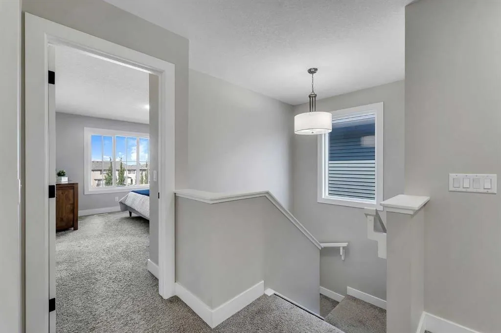 1209 Chinook Gate Bay SW