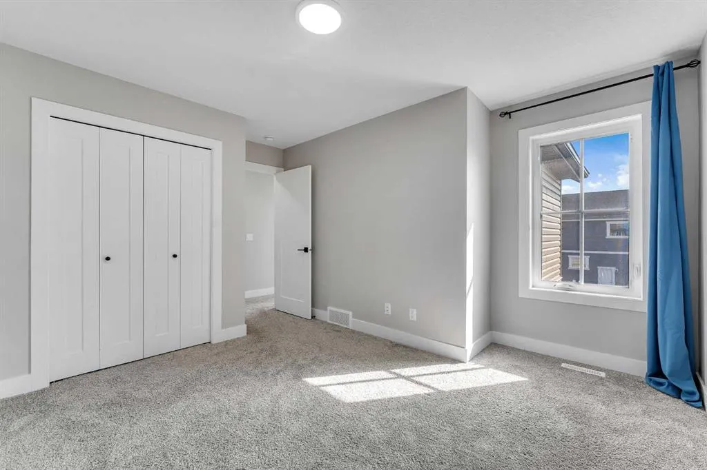 1209 Chinook Gate Bay SW