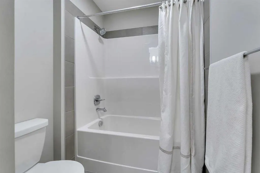 1209 Chinook Gate Bay SW