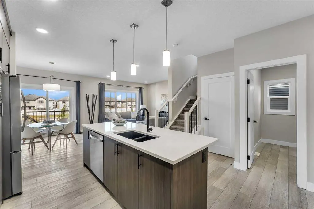 1209 Chinook Gate Bay SW