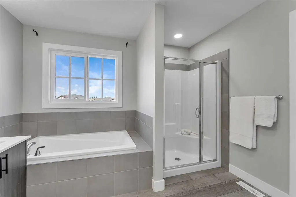 1209 Chinook Gate Bay SW