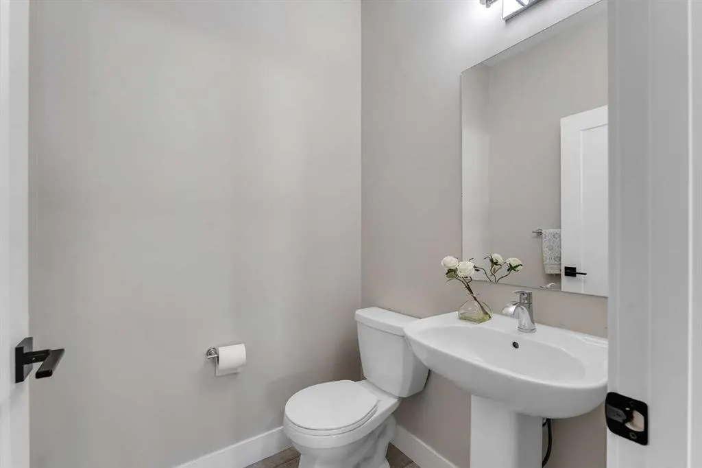 1209 Chinook Gate Bay SW