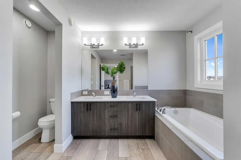 1209 Chinook Gate Bay SW