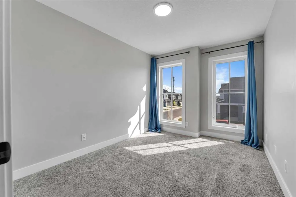1209 Chinook Gate Bay SW