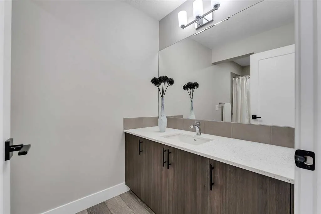 1209 Chinook Gate Bay SW