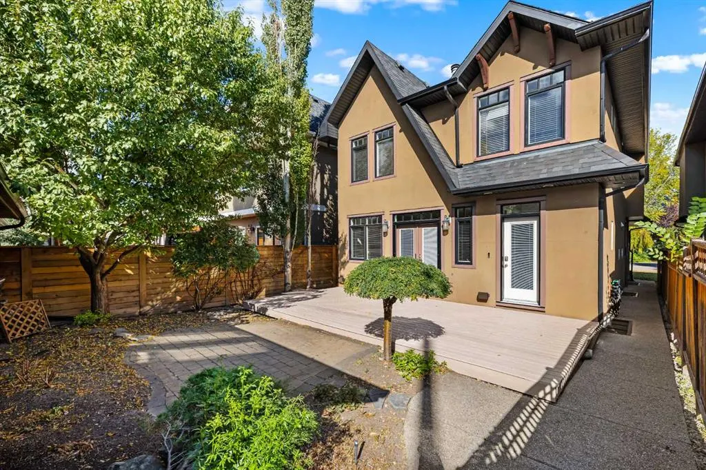 2035 Bowness Road NW