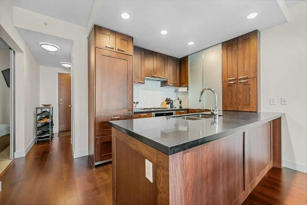 222 Riverfront Avenue SW, #812