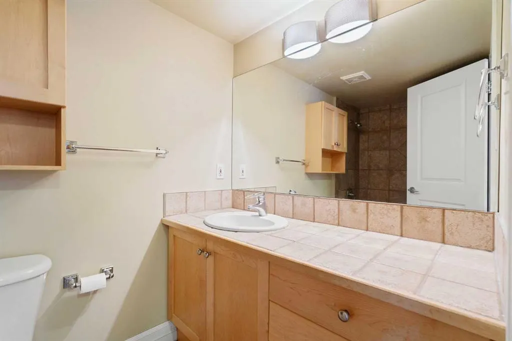 920 Royal Avenue SW, #204