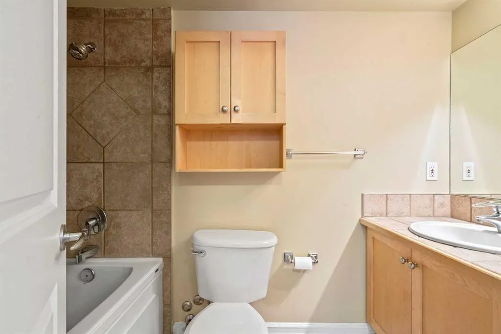 920 Royal Avenue SW, #204