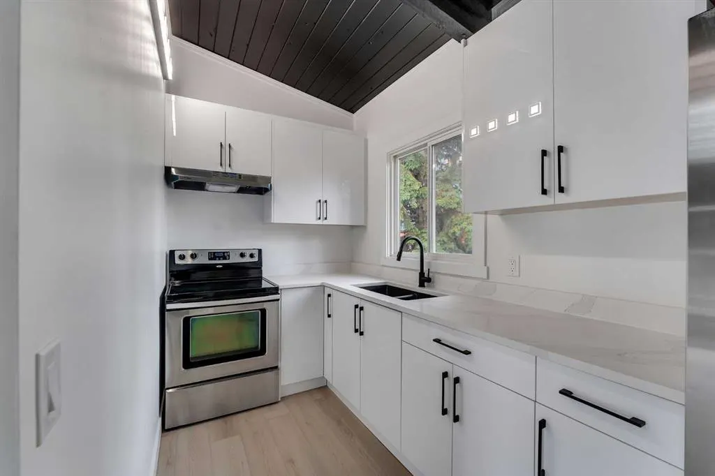 105 Pinemont Bay NE