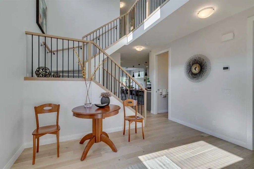 64 Crestbrook View SW