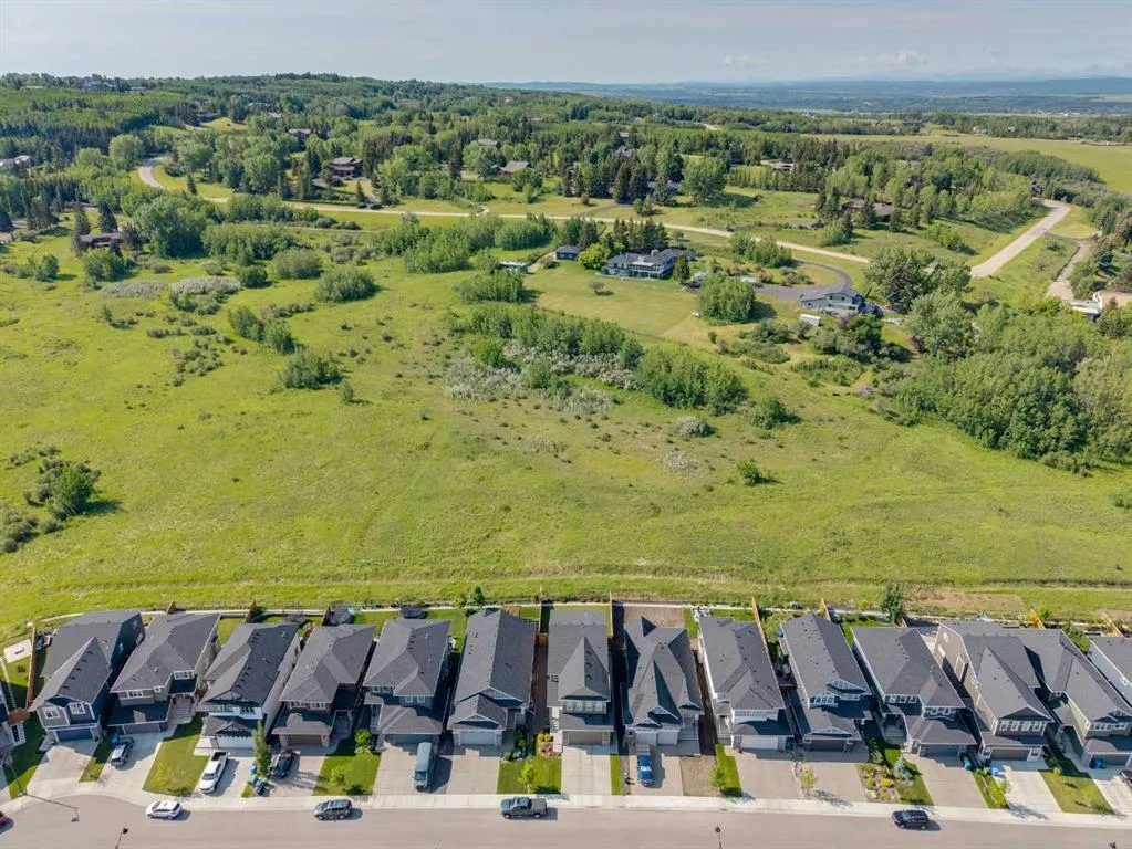 64 Crestbrook View SW