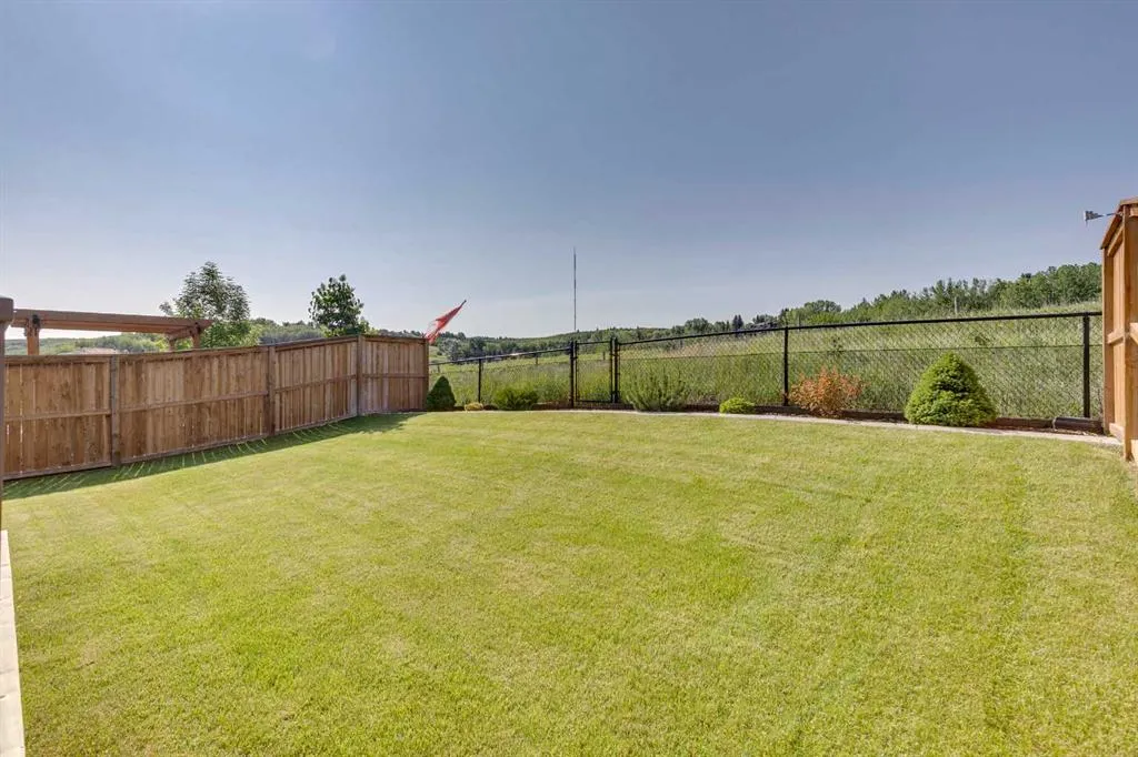 64 Crestbrook View SW