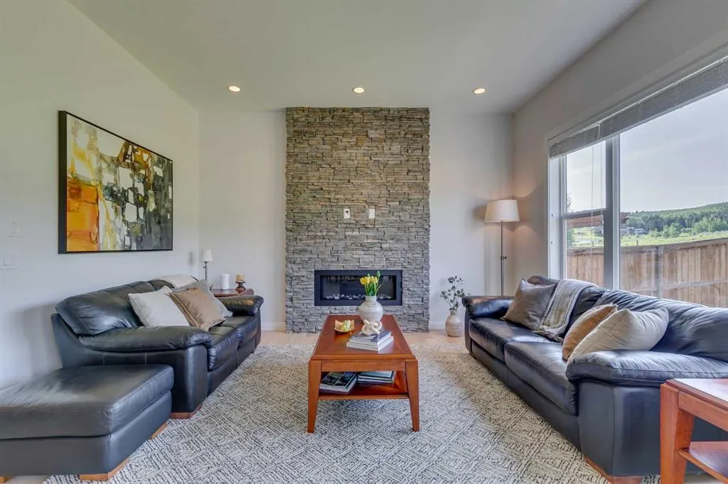 64 Crestbrook View SW