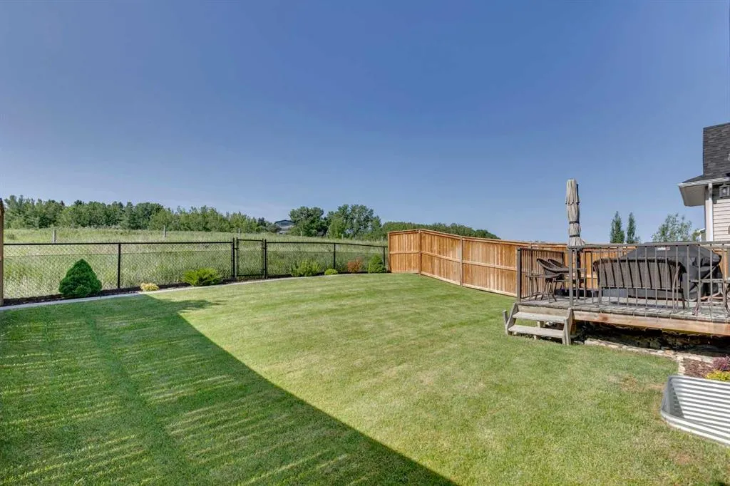 64 Crestbrook View SW