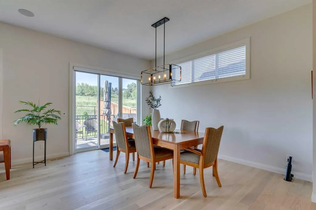 64 Crestbrook View SW