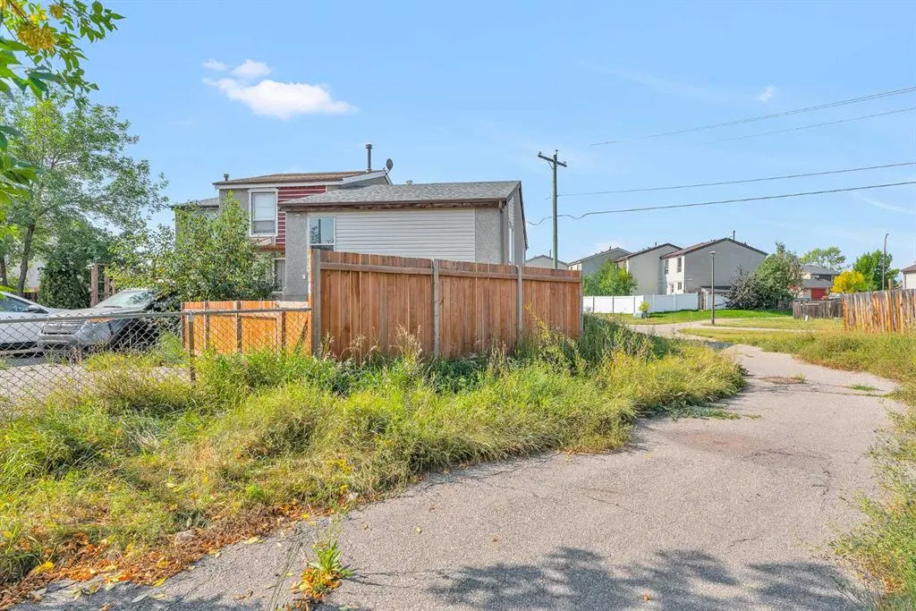 224 Pensville Close SE
