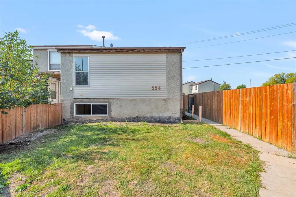 224 Pensville Close SE
