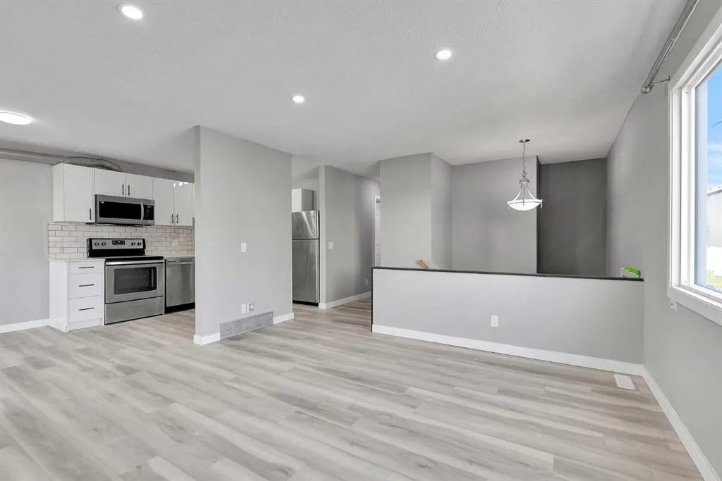 224 Pensville Close SE