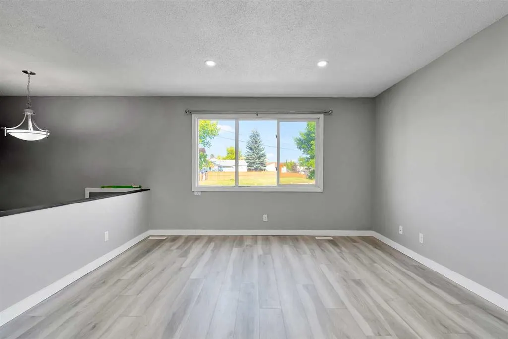224 Pensville Close SE