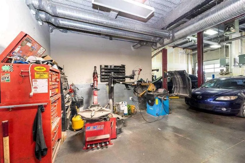 10985 38 Street NE, #103,105