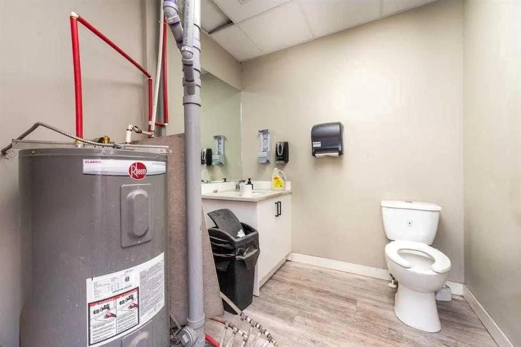 10985 38 Street NE, #103,105