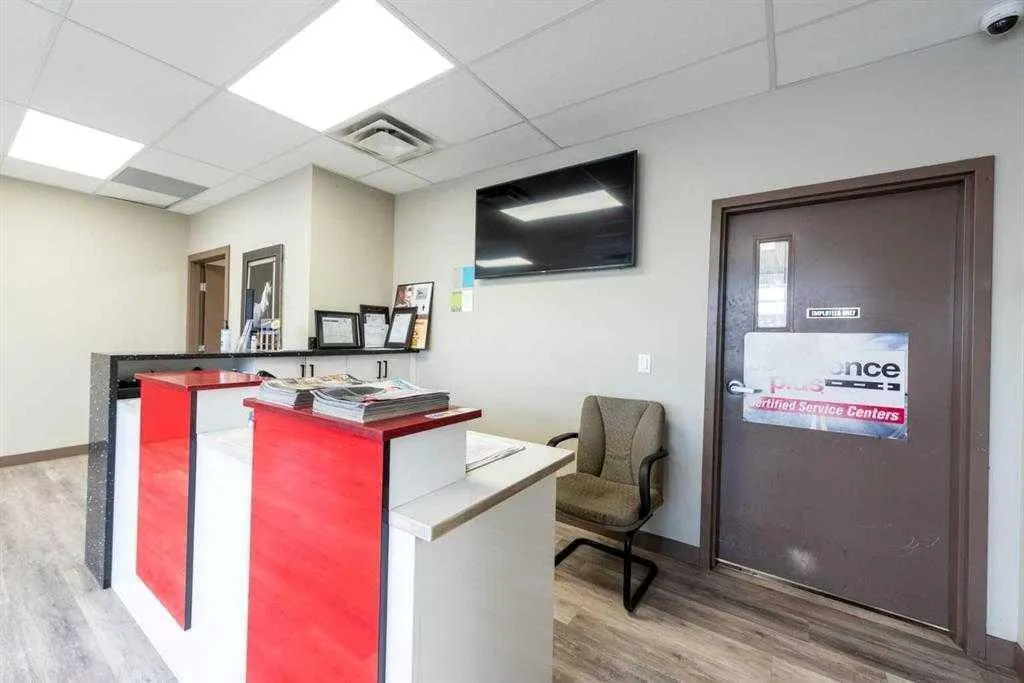 10985 38 Street NE, #103,105