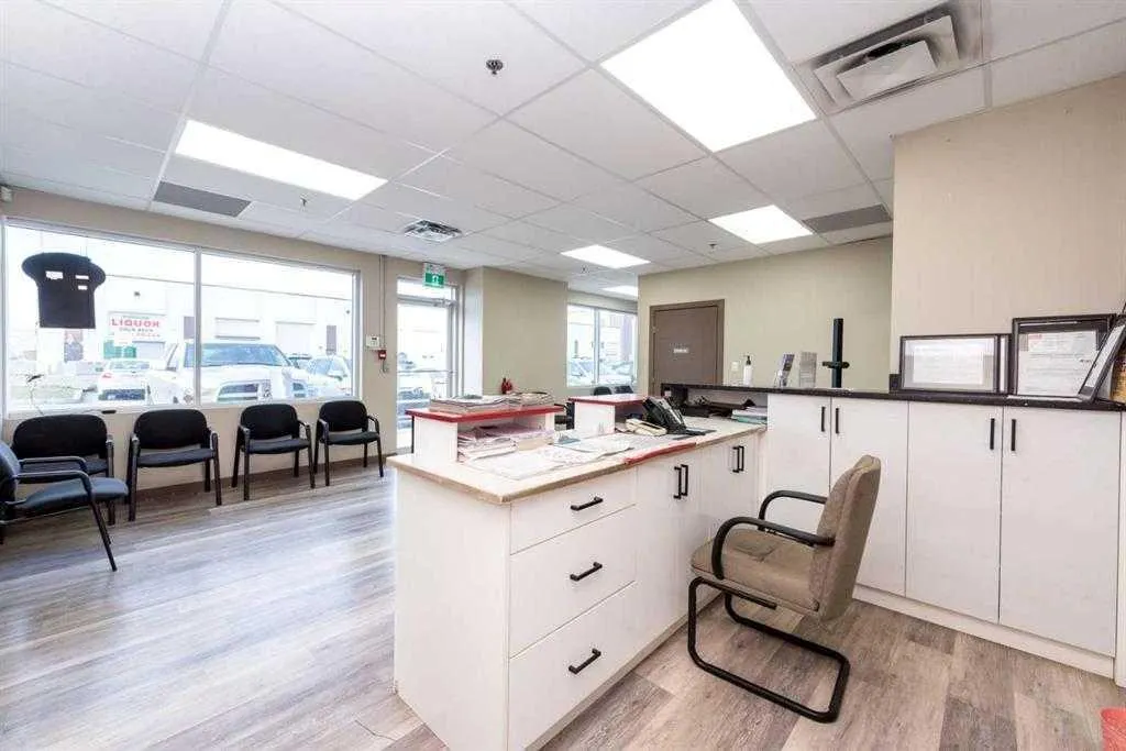10985 38 Street NE, #103,105