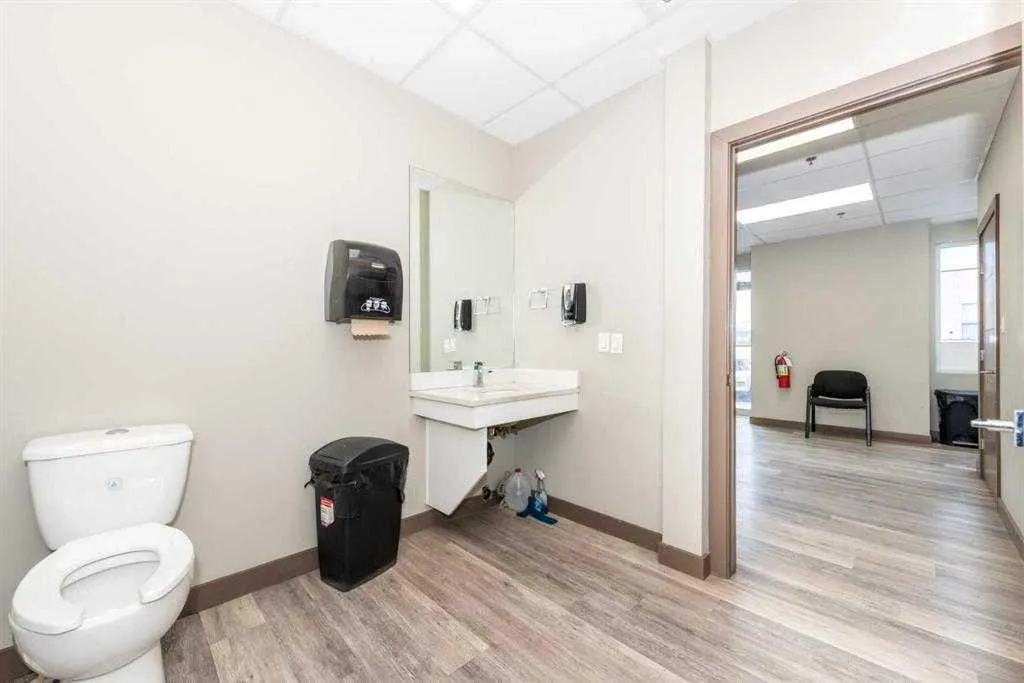 10985 38 Street NE, #103,105
