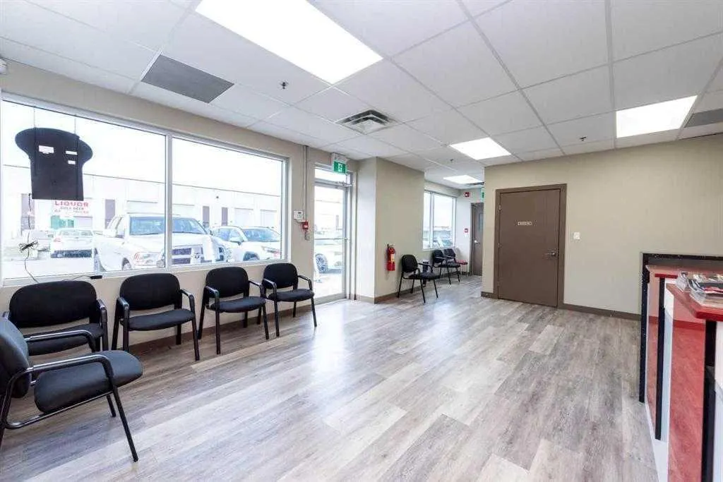 10985 38 Street NE, #103,105