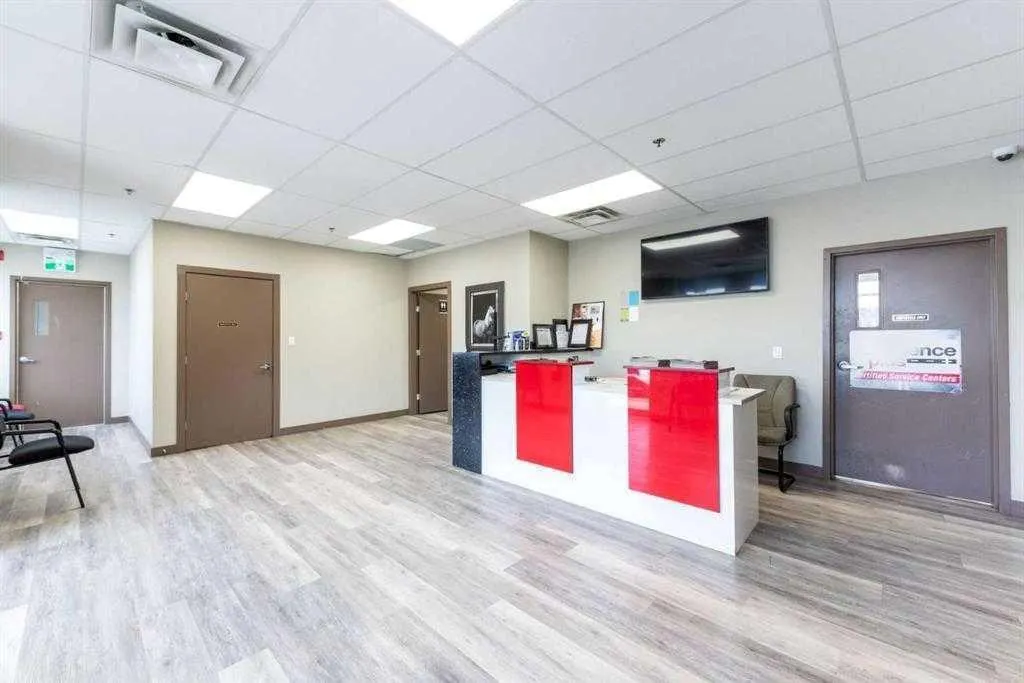 10985 38 Street NE, #103,105