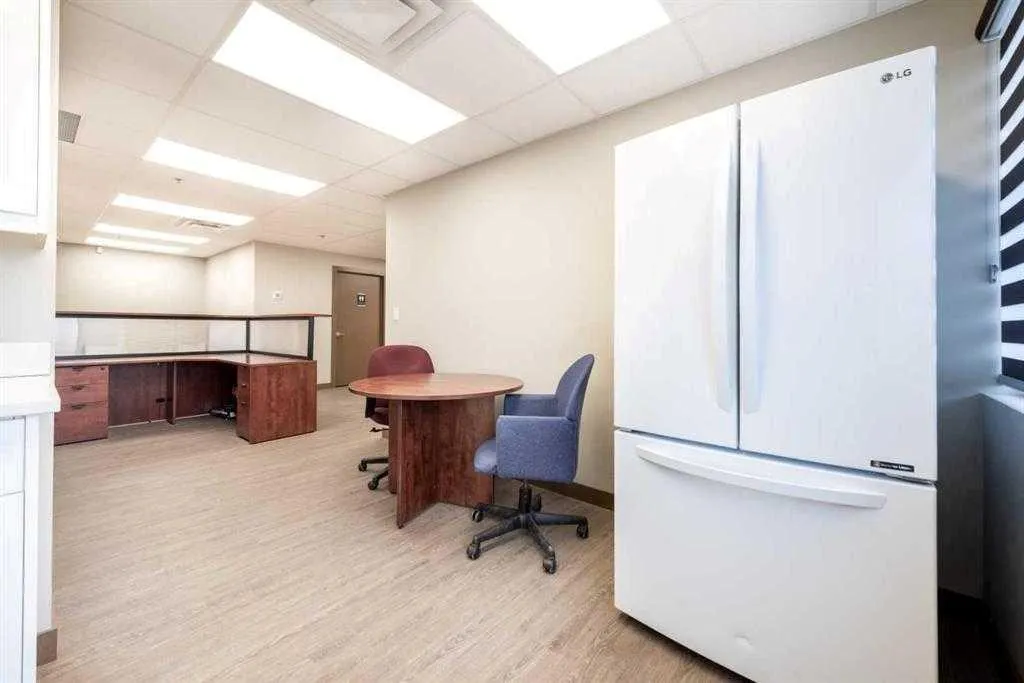 10985 38 Street NE, #103,105